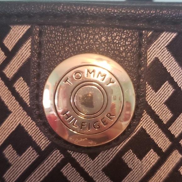 Tommy Hilfiger Monogram Purse - Picture 6 of 8